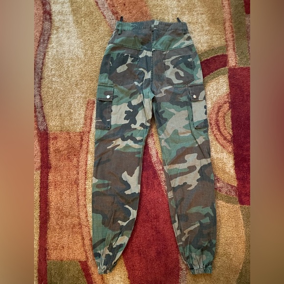 Missguided Camo Cargo Pants - Picture 3 of 4